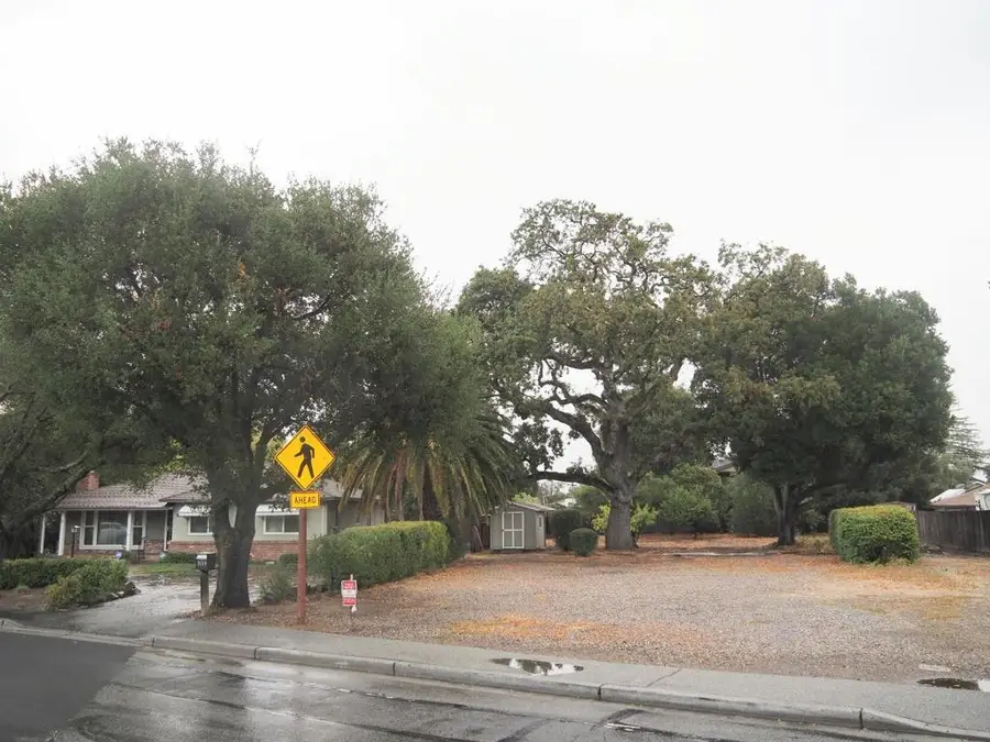 2139 Alameda De Las Pulgas, Redwood City, CA 94061 - #3