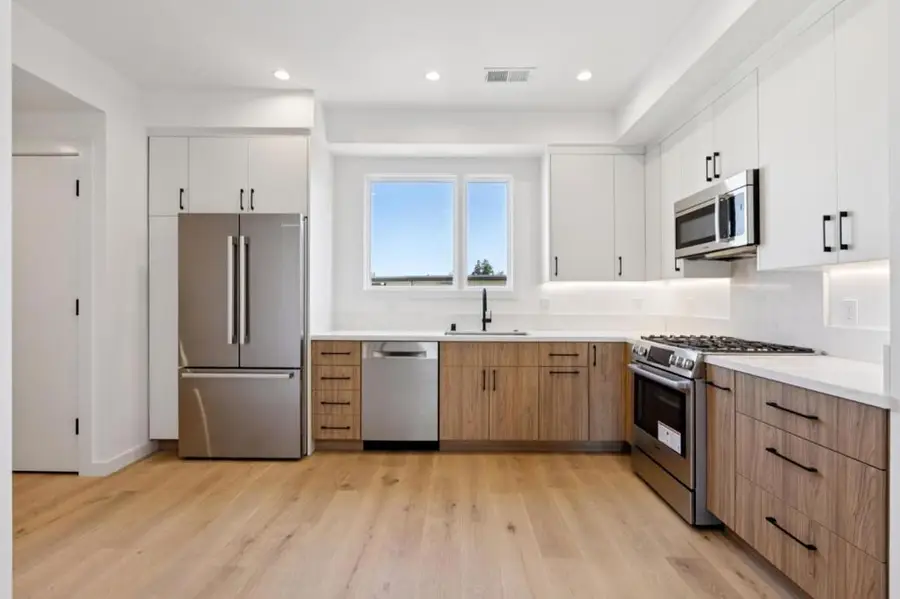 1433 Floribunda Avenue #7, Burlingame, CA 94010 - Image #2