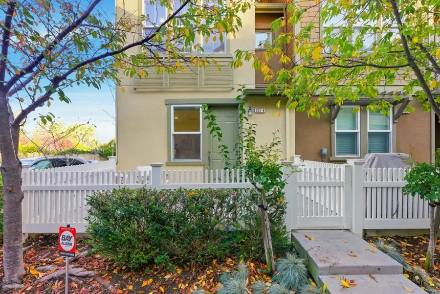 203 Peppermint Tree Terrace #8, Sunnyvale, CA 94086 - Image #2