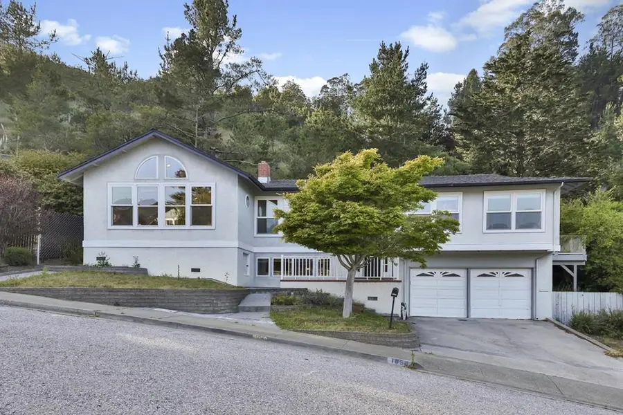 1050 Yosemite Dr, Pacifica, CA 94044 - Image #2