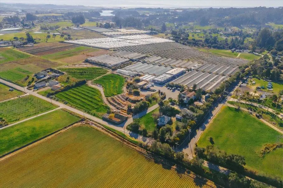 371 Calabasas Road, Watsonville, CA 95076 - Image #2