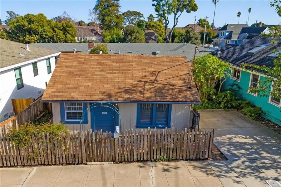 208 Mountain View Avenue, Santa Cruz, CA 95062 - Image #2