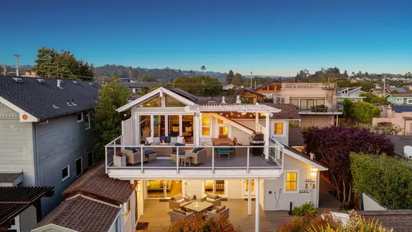 129 Santa Cruz Avenue, Aptos, CA 95003
