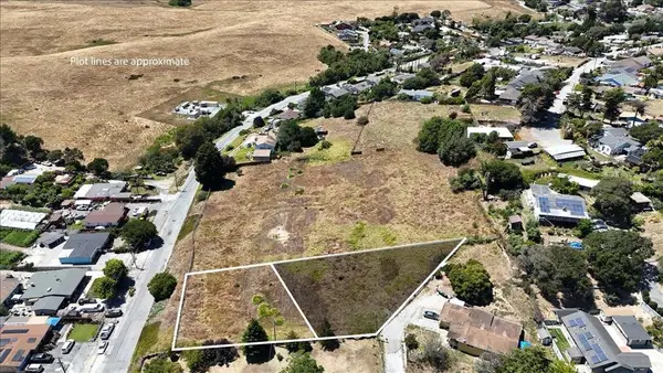 13 Thomas Road, Royal Oaks, CA 95076