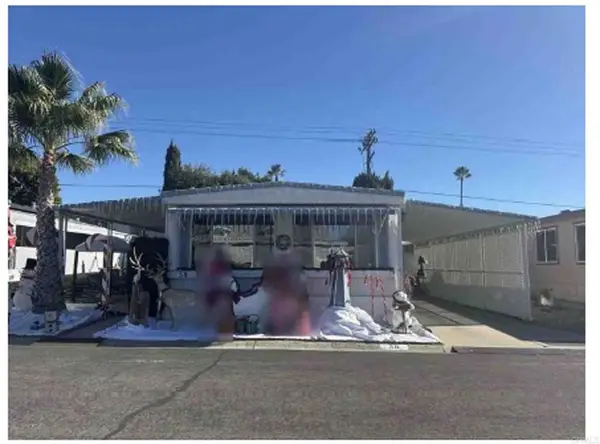 525 W El Norte Parkway #38, Escondido, CA 92026