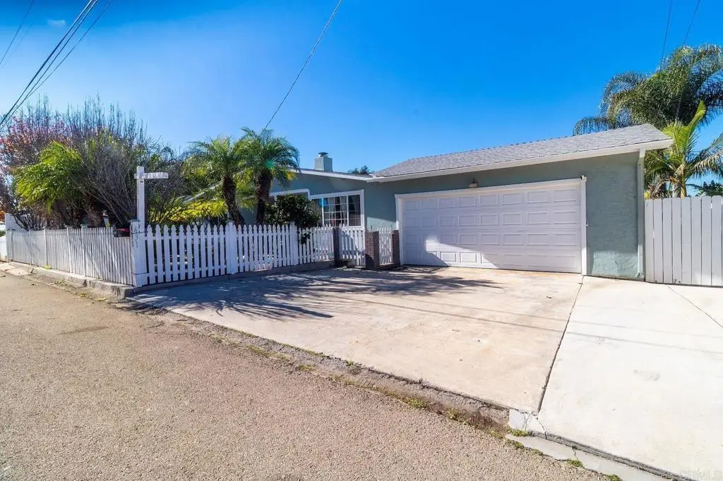 431 Debby Street, Fallbrook, CA 92028 - #1
