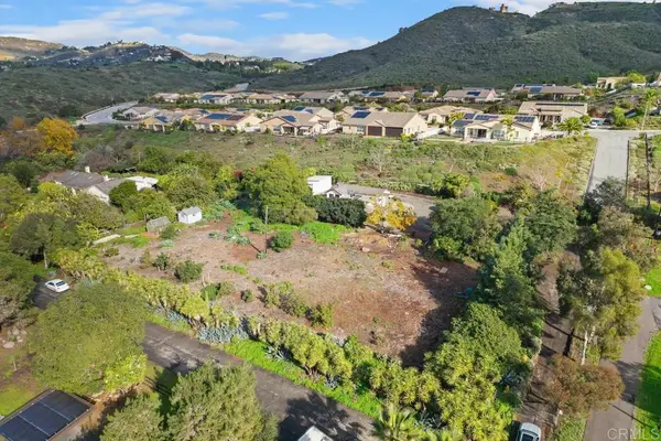 2360 Lone Oak Lane, Vista, CA 92084