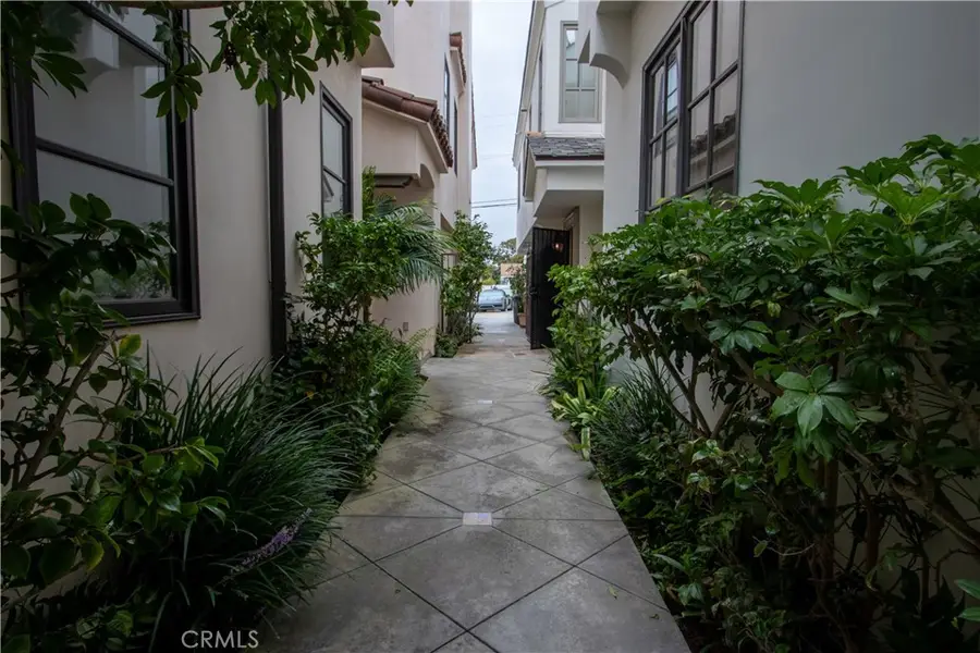 407 1/2 Goldenrod, Corona Del Mar, CA 92625 - Image #3