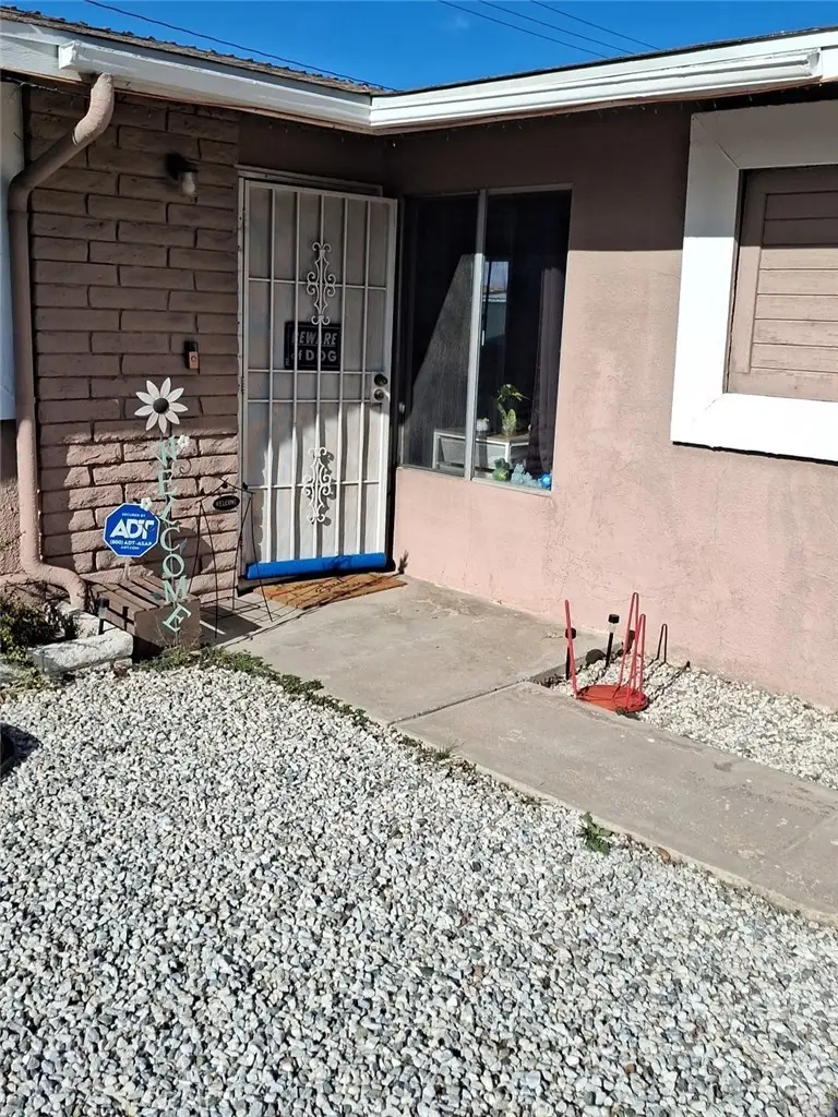 15847 Fresno, Victorville, CA 92395 - #1