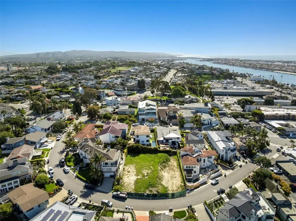 230 Ocean View Avenue, Newport Beach, CA 92663 - #1