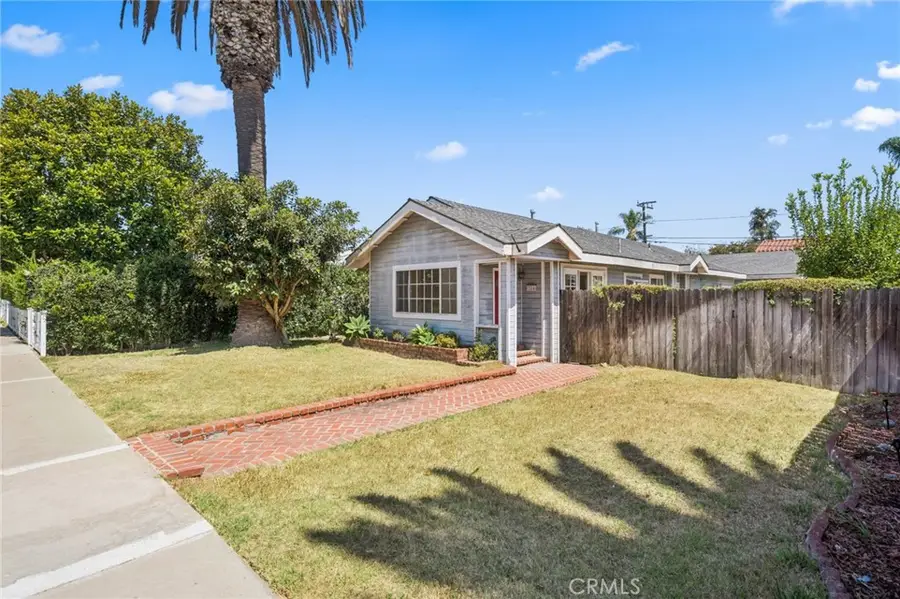 284 E 18th, Costa Mesa, CA 92627 - #2