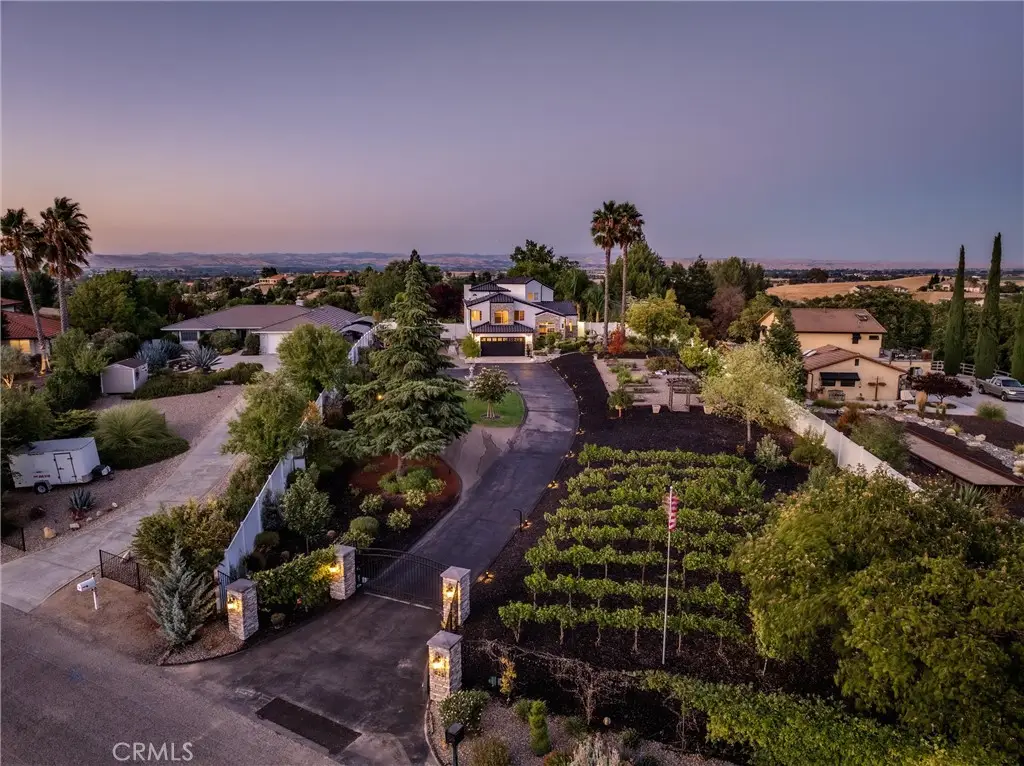 925 Osos Way, Paso Robles, CA 93446 - Image #1