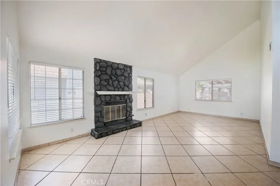 42934 Fenner Avenue, Lancaster, CA 93536 - Image #3