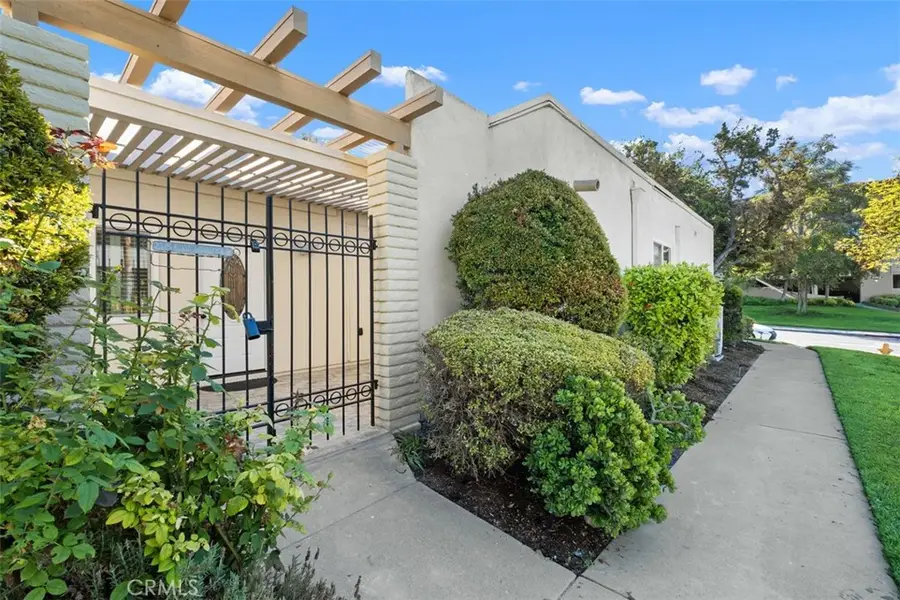 2325 Via Mariposa W #C, Laguna Woods, CA 92637 - Image #3