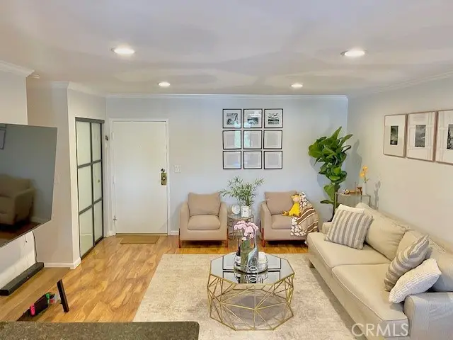 18530 Hatteras Street #309, Tarzana, CA 91356 - Image #2