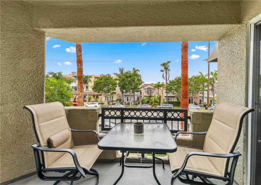 430 Lake Street #204, Huntington Beach, CA 92648 - Image #2