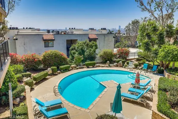 2722 E 20th Street #104, Signal Hill, CA 90755