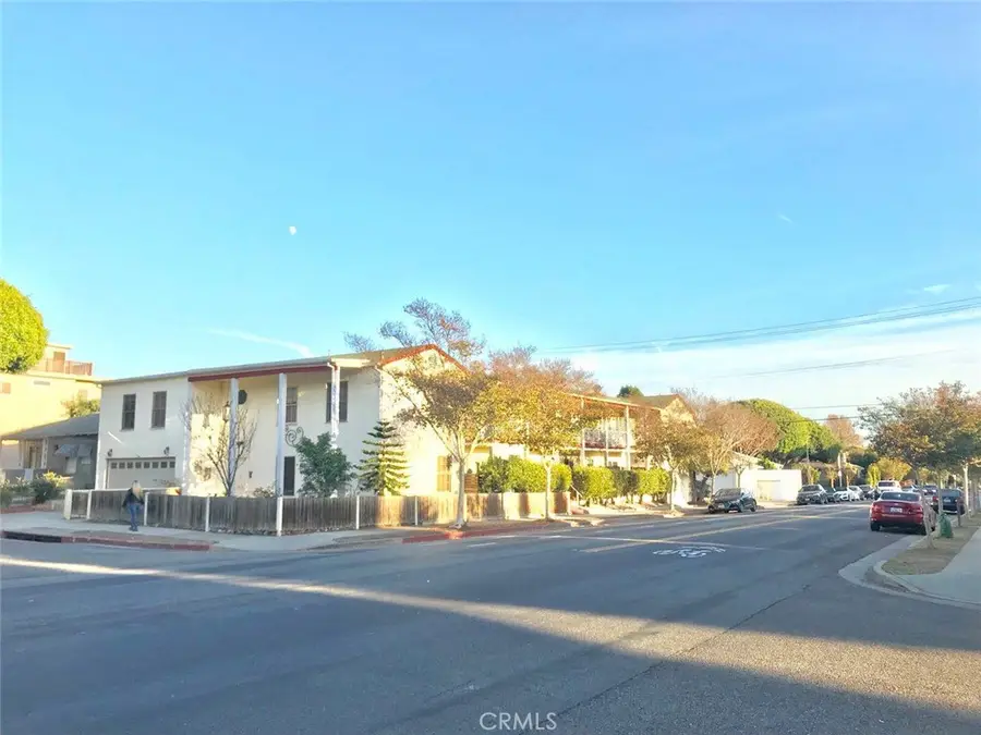 2302 Oak Street, Santa Monica, CA 90405 - Image #3