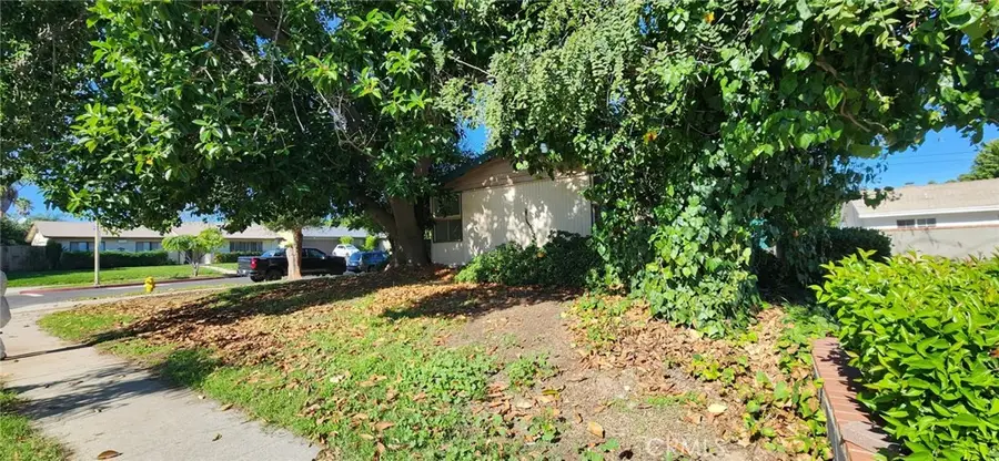 16757 Donmetz, Granada Hills, CA 91344 - Image #3