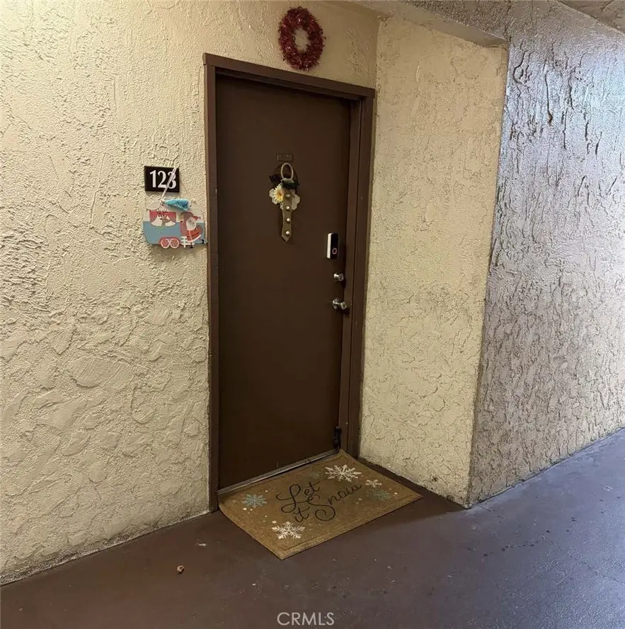 801 S Lyon Street #21 (A-123), Santa Ana, CA 92705 - Image #2