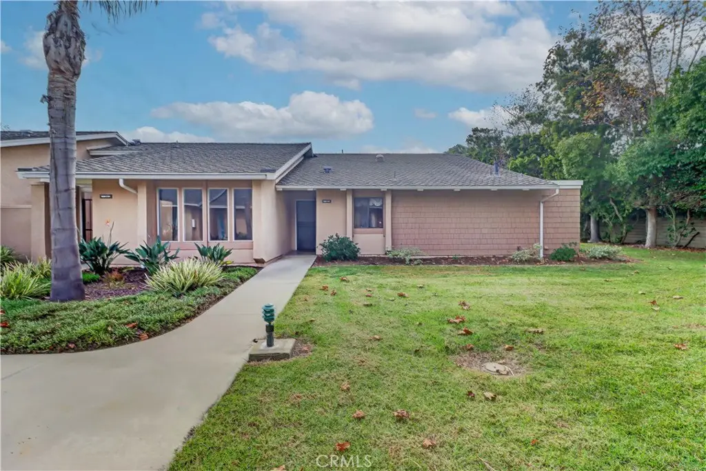 8566 Sierra #911-D, Huntington Beach, CA 92646 - Image #1