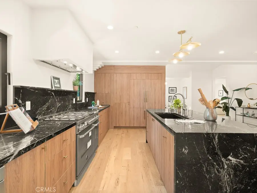 11911 Hartsook, Valley Village, CA 91607 - Image #2