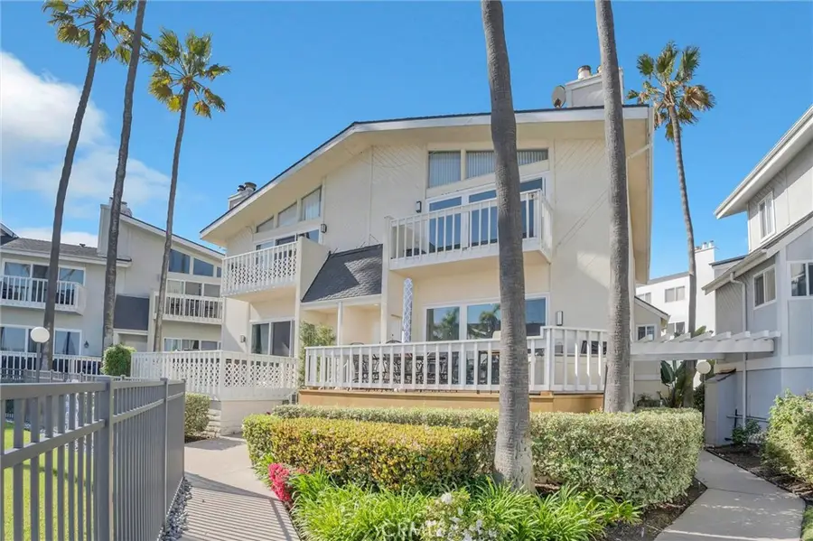 16276 Pacific Circle #B, Huntington Beach, CA 92649 - #3