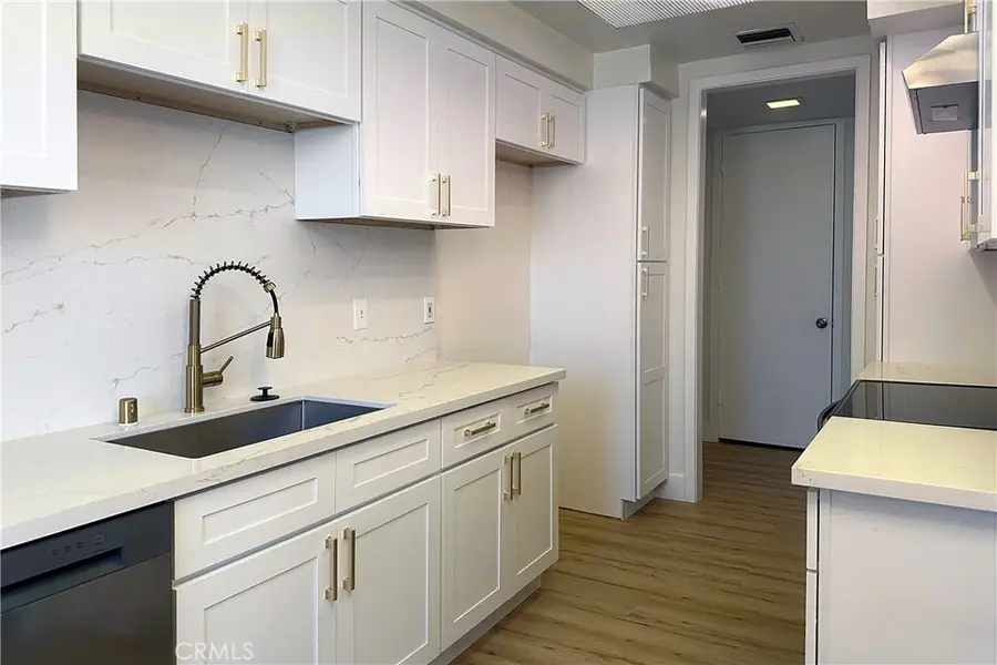 14530 Benefit #102, Sherman Oaks, CA 91403 - #2