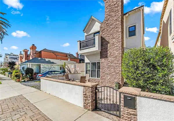 219 2nd Street, Huntington Beach, CA 92648