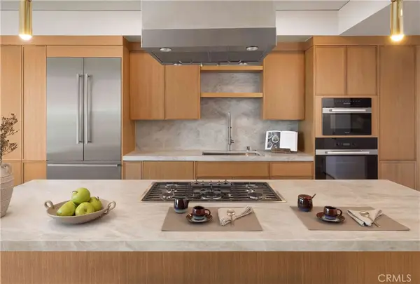 9 Macarthur Place #801, Santa Ana, CA 92707