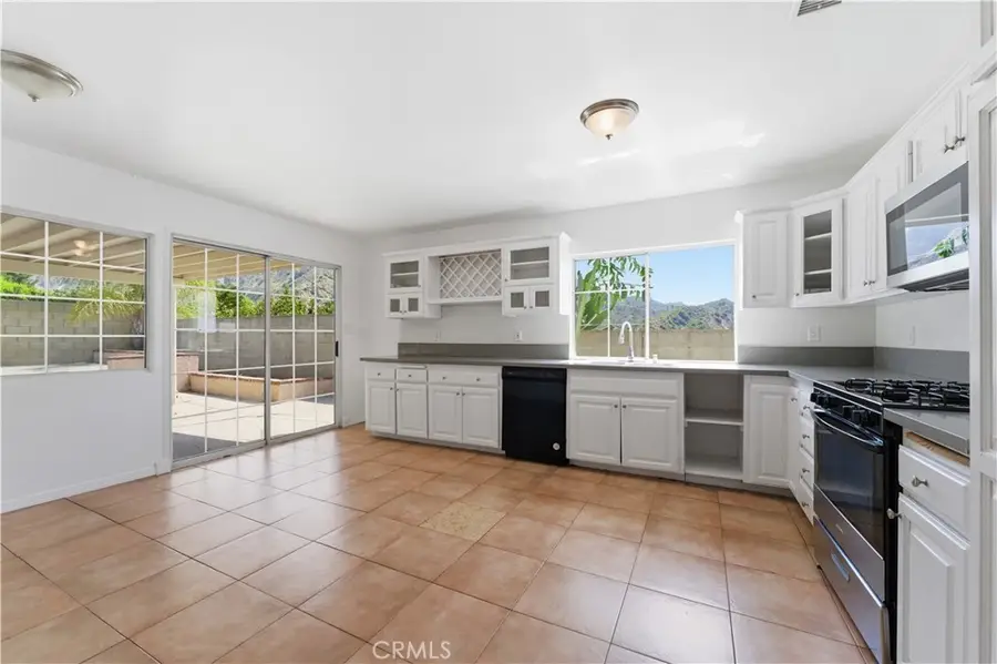 13868 Tucker Avenue, Sylmar, CA 91342 - #2
