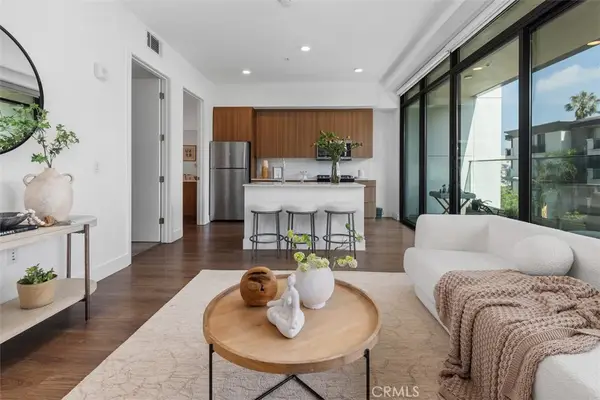 709 E Walnut St #315, Pasadena, CA 91101
