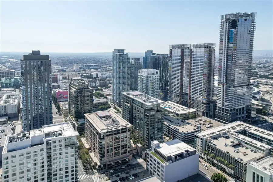 1111 S Grand Avenue #PH 5, Los Angeles, CA 90015 - #3