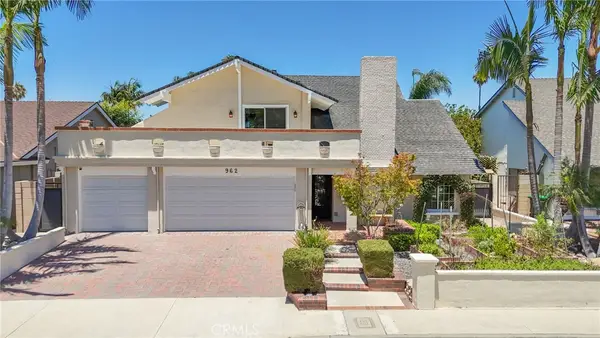 962 Begonia Avenue, Costa Mesa, CA 92626