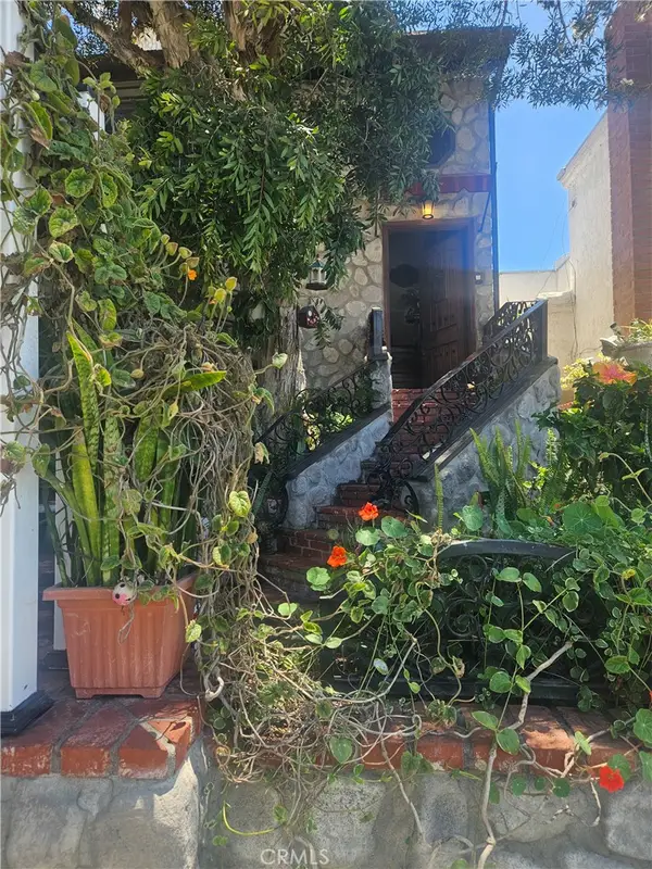306 6th, Huntington Beach, CA 92648