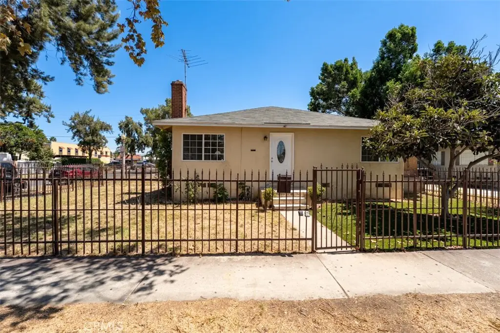 2101 S Sycamore, Santa Ana, CA 92707 - #1