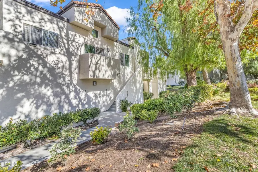 21334 Nandina Lane #204, Newhall, CA 91321 - Image #2