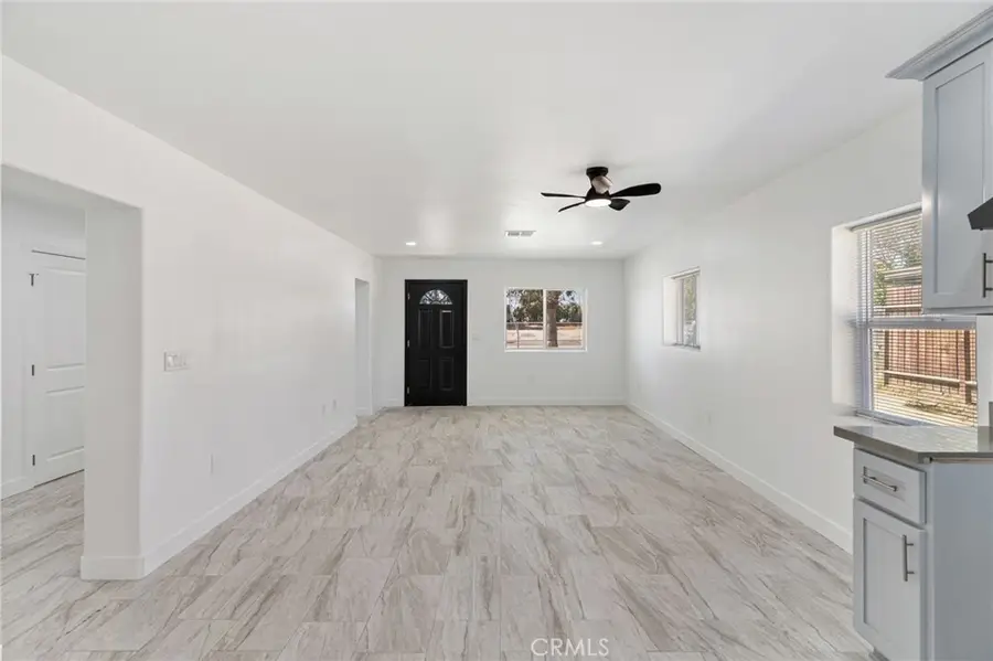 1014 E Casa Loma, Bakersfield, CA 93307 - #3