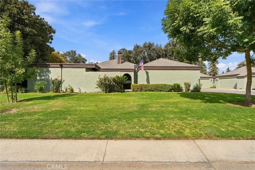 2950 W Border Links Drive, Visalia, CA 93291 - #1