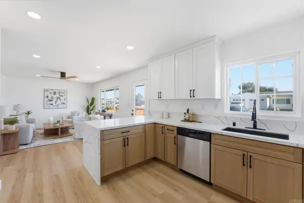 702 4 Oaklawn Avenue, Chula Vista, CA 91910