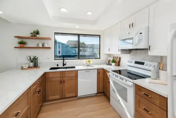 4085 Crystal Dawn #201, San Diego, CA 92122