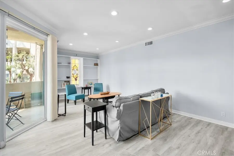 5216 Yarmouth Avenue #106, Encino, CA 91316 - Image #3