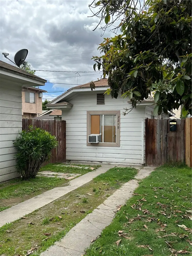 2219 Chestnut Avenue, Long Beach, CA 90806 - Image #3