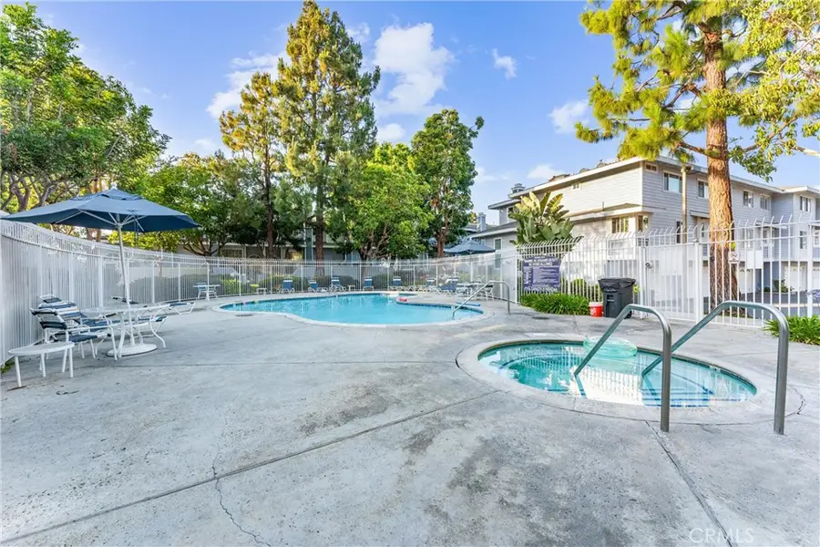 19110 Beachcrest Lane #E, Huntington Beach, CA 92646 - Image #3