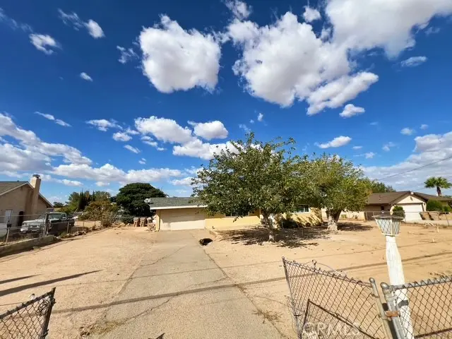 18236 Danbury, Hesperia, CA 92345 - Image #3