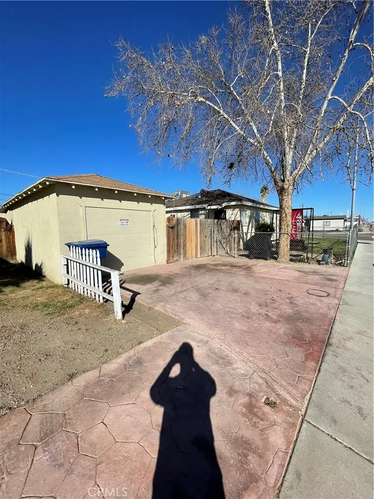 901 Wilson, Bakersfield, CA 93308 - Image #2