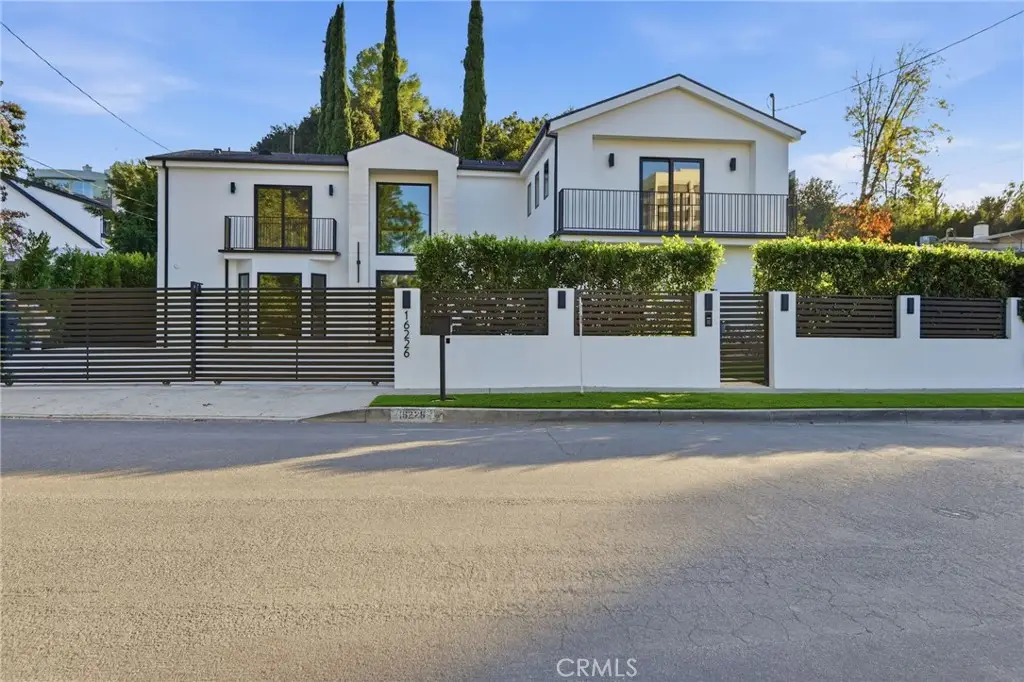 16226 Dickens, Encino, CA 91436 - Image #1
