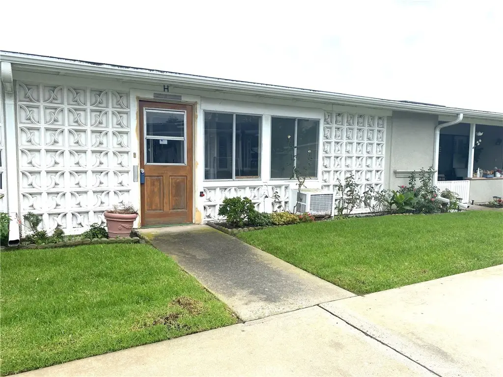 1621 Monterey Rd., M2-19h, Seal Beach, CA 90740 - Image #1