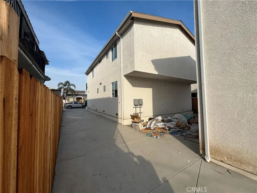 1046 W 84th Place, Los Angeles, CA 90044 - Image #2
