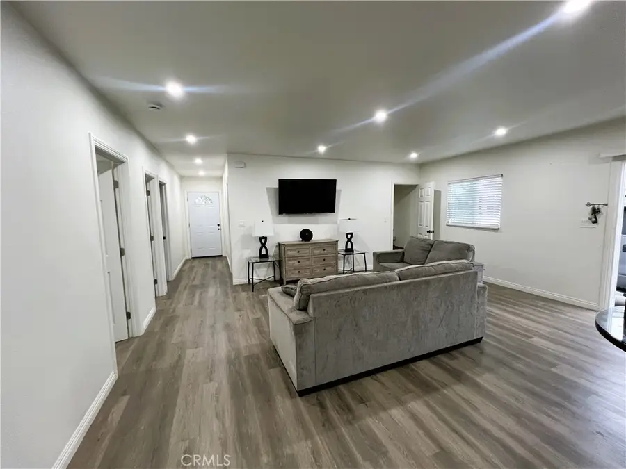 7672 Whitsett Avenue, Los Angeles, CA 90001 - #3